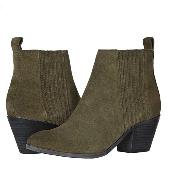 FRYE AND CO. Jacy Chelsea Boots NWOB